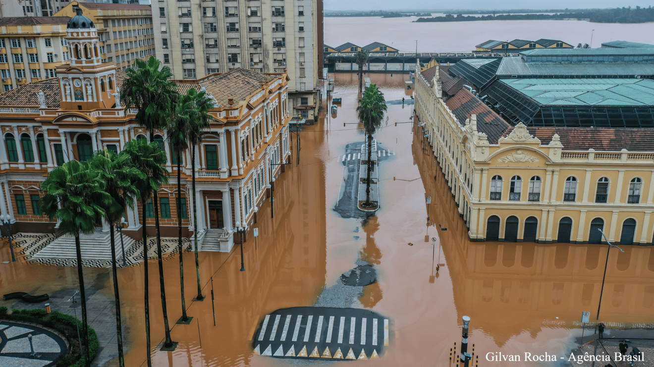 Prefeitura de Porto Alegre a esquerda e o Mercado Municipal a direita - Gilvan Rocha - Agência Brasil