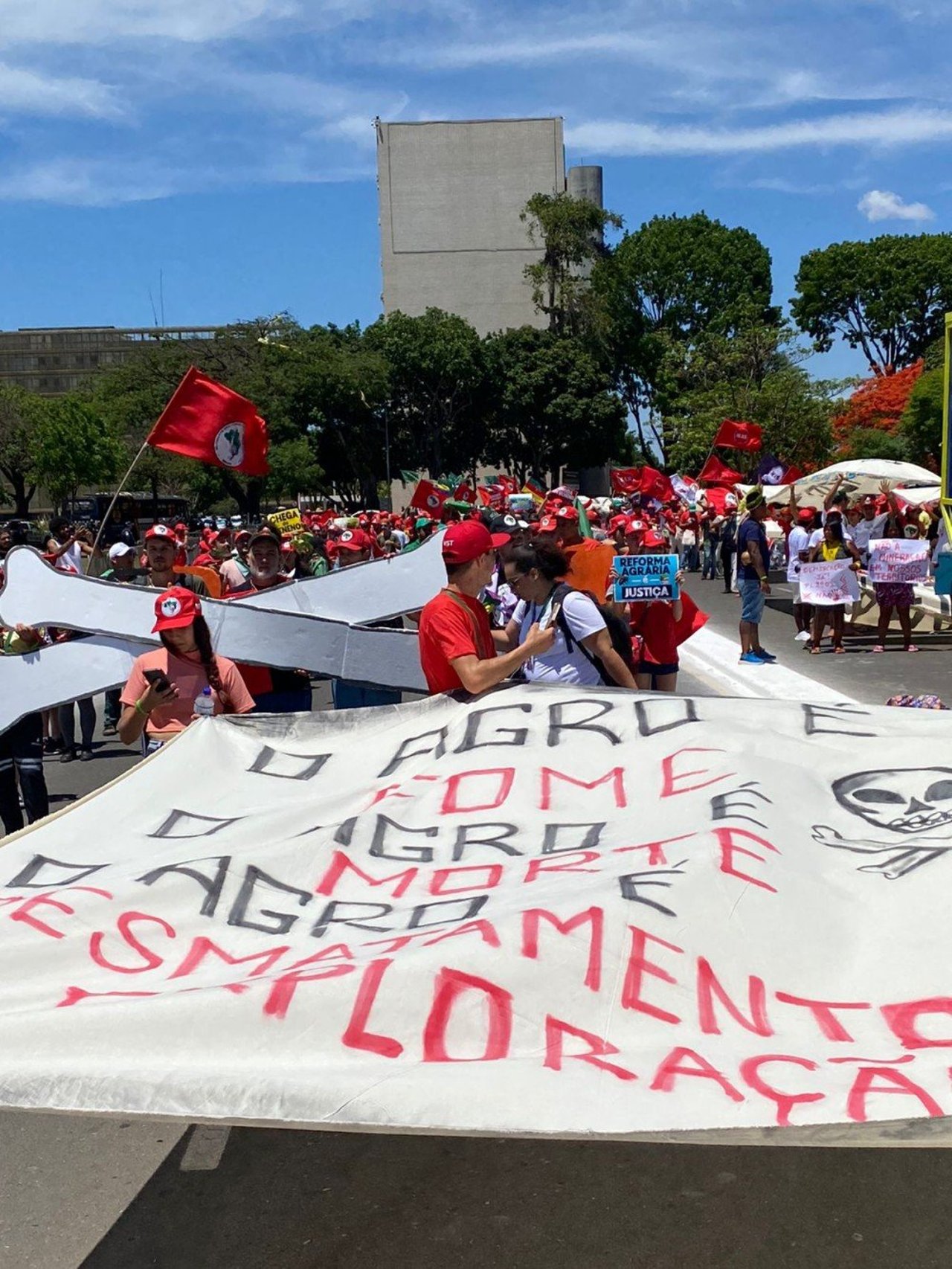 Imagem retrata um dos dias do Acampamento Nacional “Juventude em Luta: por Terra e Soberania Popular&quot;, realizado no DF