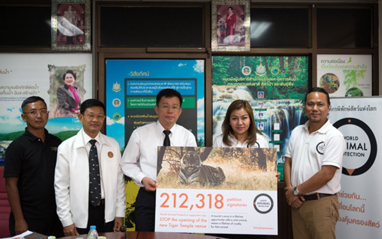 tiger_temple_petition_handover