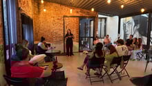 pessoas-reunidas-posando-para-foto-no-encontro-em-santa-maria