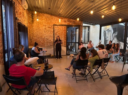 pessoas-reunidas-posando-para-foto-no-encontro-em-santa-maria